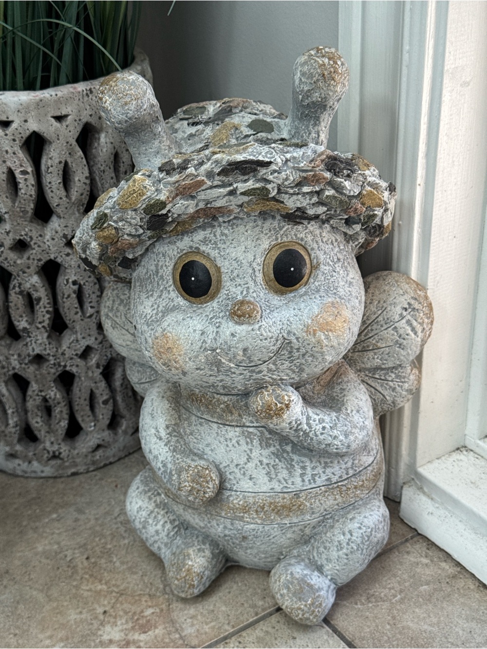 Rustic Bumble Bee Garden Figurine Stone-Look Ceramic Decor